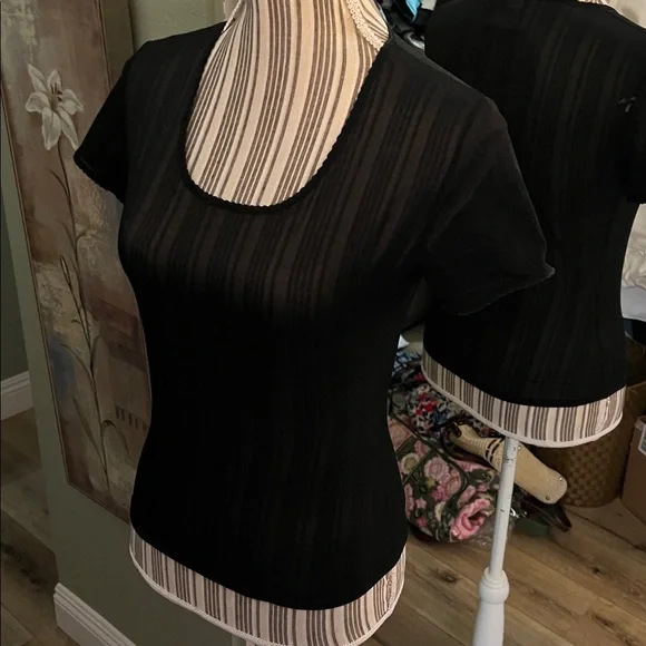 🛑 1 hour sale. Dolce & Gabbana, size 44/Large, Black Short Sleeve Sheer Top - Picture 10 of 13